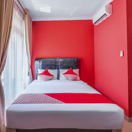 Oyo Collection O 1032 Rahayu Residence Syariah Cirebon Eksteriør bilde